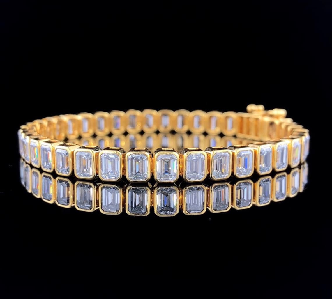 Emerald Moissanite Diamond Tennis Bracelet, Luxurious Gold Bezel Set, Elegant Jewelry for Women, Perfect Anniversary Gift